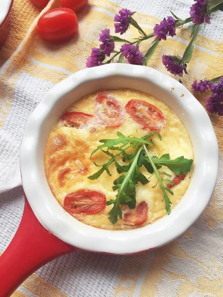 Telur Frittata Tradisional Dengan Tomat Dan Keju Oven Dish Top Stok Lukisan  