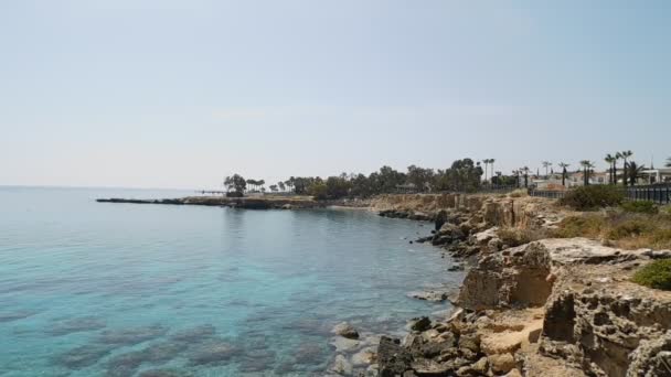 Νήσος Κύπρος. Οι βραχώδεις ακτές της Κύπρου. — Αρχείο Βίντεο