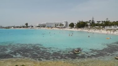 Nissi sahilindeki masmavi su. ayia napa. - Saygı. Nisan 2021