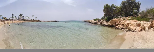 Veduta Una Spiaggia Azzura Acqua Nissi Aiya Napa Cipro — Foto Stock