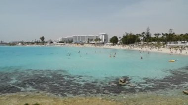 Nissi sahilindeki masmavi su. ayia napa. - Saygı. Nisan 2021