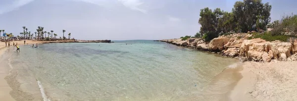 Veduta Una Spiaggia Azzura Acqua Nissi Aiya Napa Cipro — Foto Stock