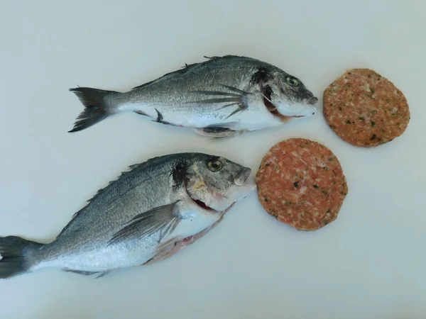 Свежий Дорадо Столе Готовый Приготовлению Здоровое Питание Свежая Рыба — стоковое фото