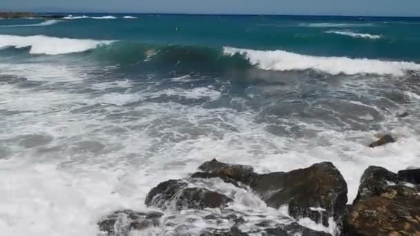 Olas Costa Rocosa Playa Higueras Protaras Ayia Napa Chipre — Vídeo de stock