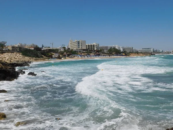 Wellen Der Felsigen Küste Feigenbaumstrand Protaras Ayia Napa Zypern — Stockfoto