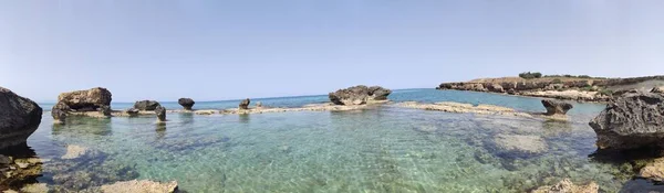 Mare Baia Rocciosa Con Acqua Limpida Belle Rocce Paralimni Protaras — Foto Stock