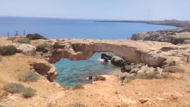 Krásný přímořský mys Kavo greco. Ayia Napa. Protaras. Kypr. — Stock video