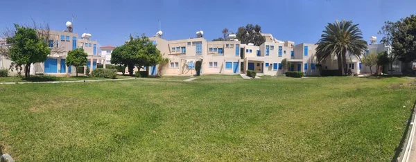 Grüner Rasen Und Schöne Häuser Protaras Ayia Napa Zypern — Stockfoto