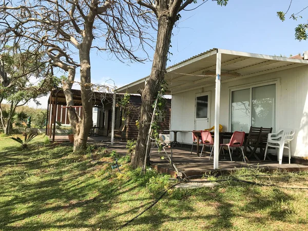 Een Oud Houten Geplaveid Gebouw Verlaten Het Strand — Stockfoto