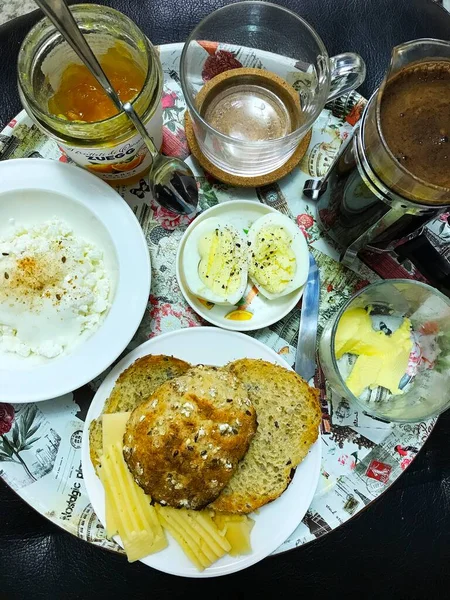 Pequeno Almoço Inclui Café Fresco Compota Laranja Torradas Ovos — Fotografia de Stock