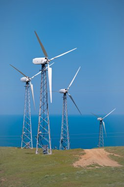 Rüzgar enerjisi kullanımı elektrik jeneratörü.