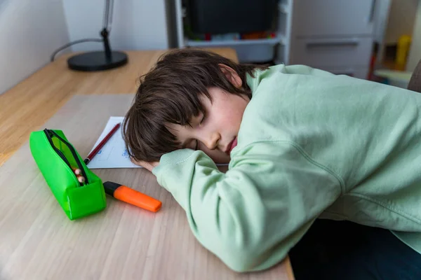 Ragazzo Dieci Anni Che Compiti Seduto Tavola Casa Bambino Stanco — Foto Stock