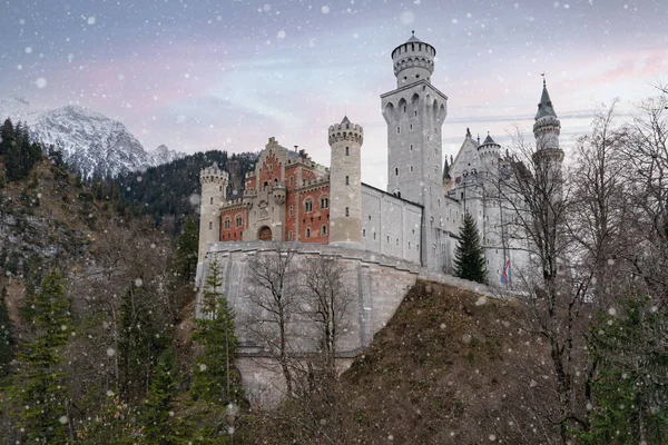 Замок Нойшванштайн Замок Нойшванштайн Холодный День Поздней Осенью Первый Снег — стоковое фото