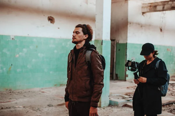 Tras bastidores de rodaje en edificio perdido —  Fotos de Stock