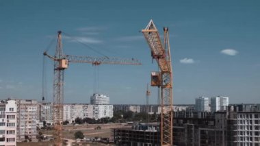 İHA 'dan hareket eden vinç görüntüsü 