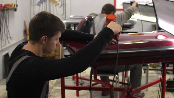 Work in car repair shot of two mans - PDR technology professionals using tools — Stock video