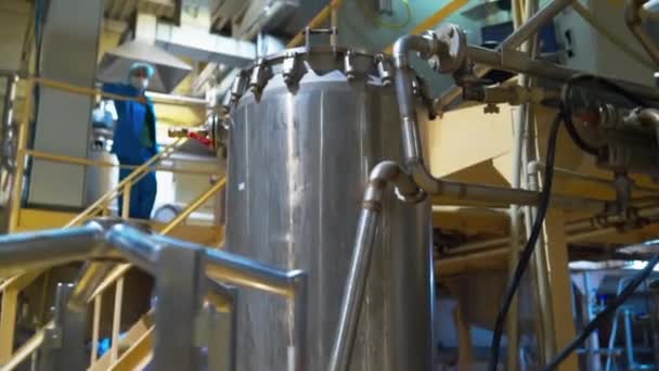 Big high pressure tank on the modern food factory. — Stock video