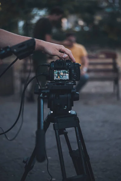 Holding a static camera recording button in a park — стоковое фото