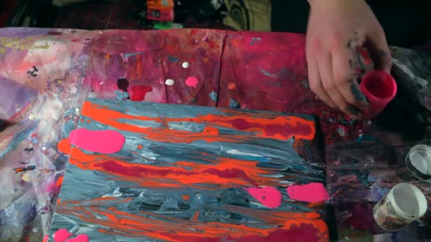 Time lapse of close filmed artists hands who makes fluid art style painting — Stock Video
