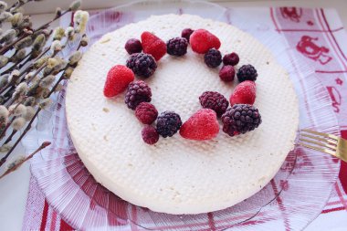 Ev yapımı berry cheesecake