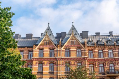 İsveç 'in Göteborg şehrinde, yeni ve eski tarzların detaylı ön cephe karışımına sahip güzel lüks bir emlak dairesi..