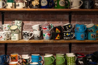 Granna, İsveç - Eylül 2020: Küçük İşletme Renkli Karamel Şekeri, İsveç 'in Smaland kentindeki Popular Travel tatil beldesi Granna' daki Yapım Atölyesi 'nin klasik kağıt ambalajlarında.