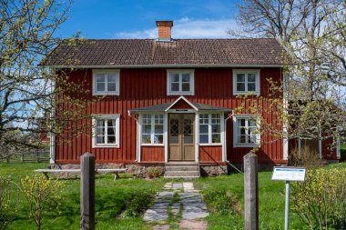 Asens By, İsveç - Mayıs 2020: Asens By Swedish paIIlic Smaland. Kültürel doğa rezervi olarak korunan küçük bir kırsal tarım arazisi köyü.. 