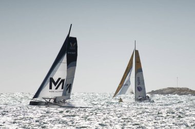 MARSTRAND, SWEDEN - JULI 3, 2019: GKSS Maç Kupası İsveç - Marstrand İsveç 'te Büyük Tekne Yarışı M32 Katamaran Yarışı - İsveç' teki Marstrand Yarışı 'nda Büyük Tekne Katamaran Yelkenli Yarışı.