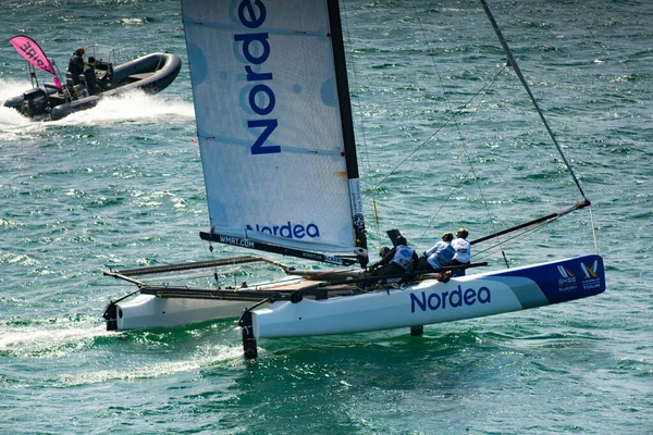 MARSTRAND, SWEDEN - JULI 3, 2019: GKSS Maç Kupası İsveç - Marstrand İsveç 'te Büyük Tekne Yarışı M32 Katamaran Yarışı - İsveç' teki Marstrand Yarışı 'nda Büyük Tekne Katamaran Yelkenli Yarışı.