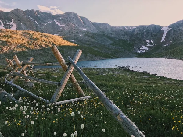 科罗拉多山脉中有山脉的美丽风景 — 图库照片
