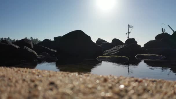 Pintoresca Playa Mirissa Sri Lanka Vista Grandes Rocas Océano Con — Vídeo de stock