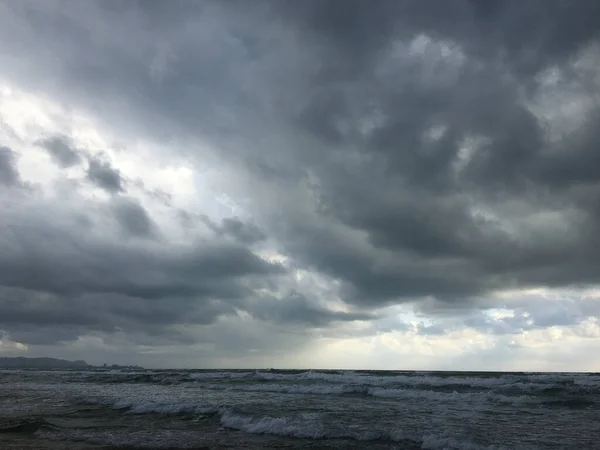 Paysage Horizontal Avec Des Vagues Ciel Sombre — Photo