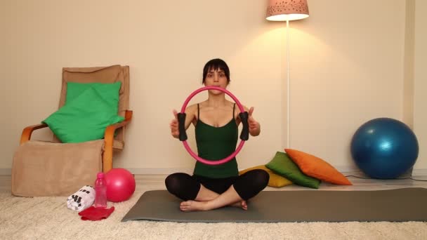 Fille faire pilates pour healt — Video