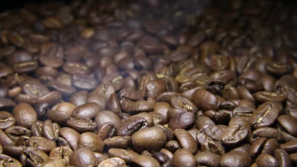 咖啡豆和飞烟 — 图库视频影像