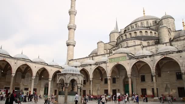 Mešita Sultanahmet a turisté — Stock video