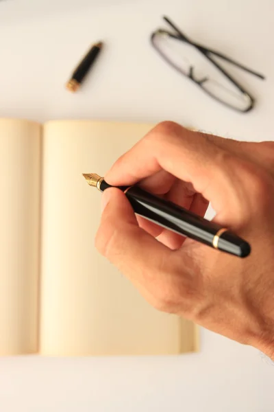 Notebook pisanie i okulary — Zdjęcie stockowe