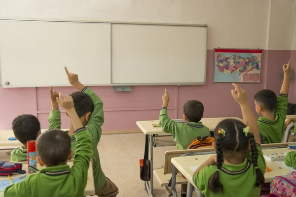 Öğrenciler Asansör parmak cloass