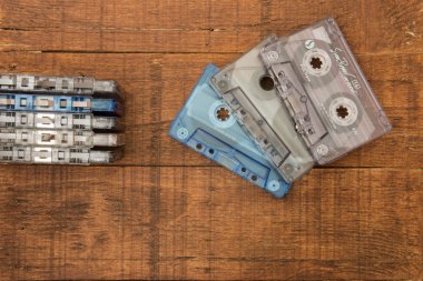 teyp kaseti ahşap arka plan üzerinde