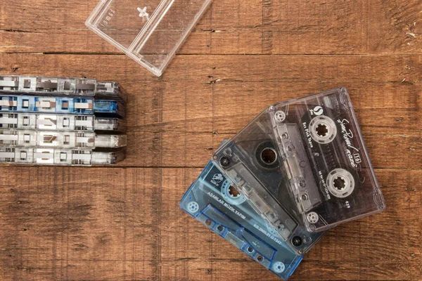 Cassette sur fond bois — Photo