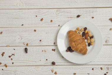 Kahvaltı Masası ve kruvasan