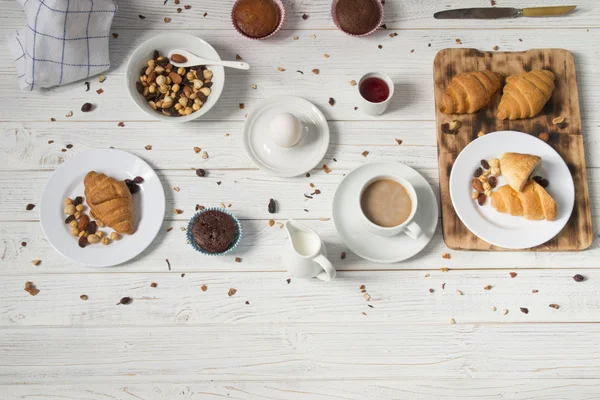 Breakfast table and croissants — Stock Photo, Image
