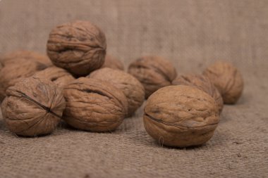 ezilmiş ceviz ve fındık