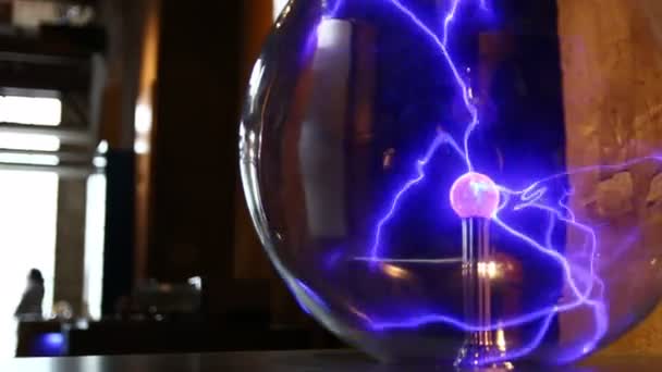 Corriente eléctrica en esfera — Vídeo de stock