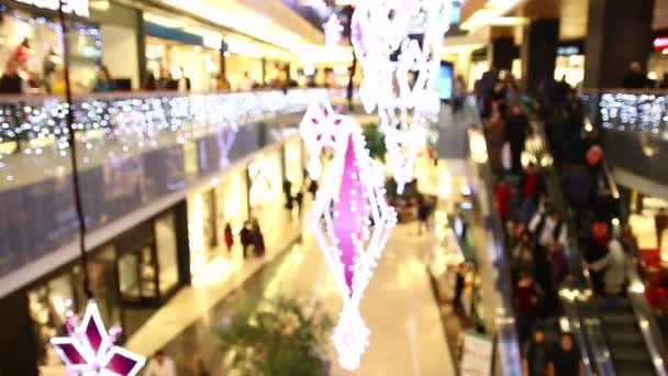 Köpcentrum och julgran — Stockvideo