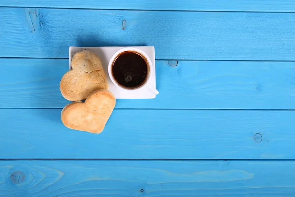 Cookie and coffee on blue table — Stock Photo, Image