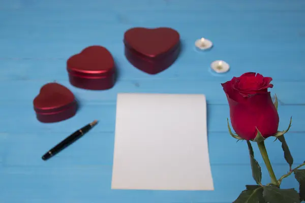 Rosa y fondo día de San Valentín — Foto de Stock