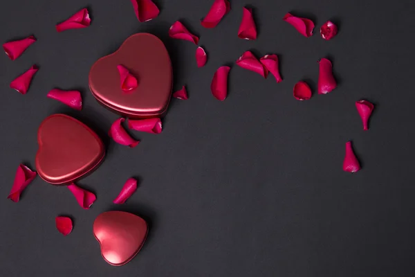 Rosenblatt und Herzform zum Valentinstag — Stockfoto