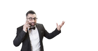 Beyaz arka plan üzerinde patron çağırır