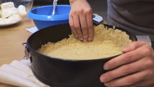 Mujer hacer pastel de queso — Vídeos de Stock