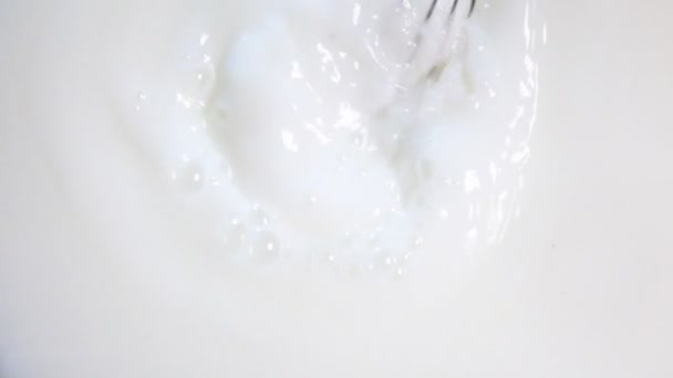 Mleko, kręgielnia z blendera — Wideo stockowe